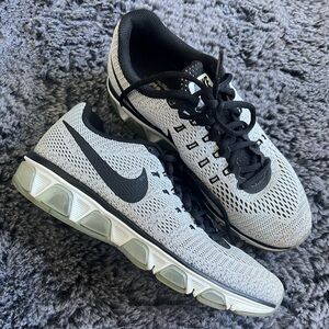 Nike tailwind 8